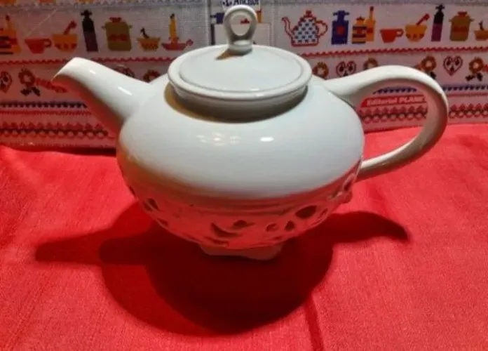 chaleira decorativa branca raríssima  nao vai ao fogo mais da pra servir