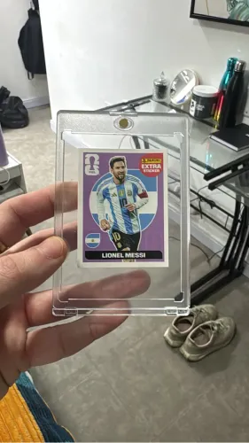Figurinha legend Messi + protetor de figurinha em acrílico