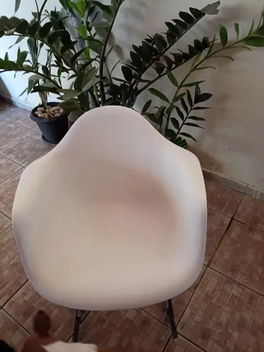 CADEIRA DE BALANÇO SEMI-NOVA E MUITO CONFORTÁVEL.