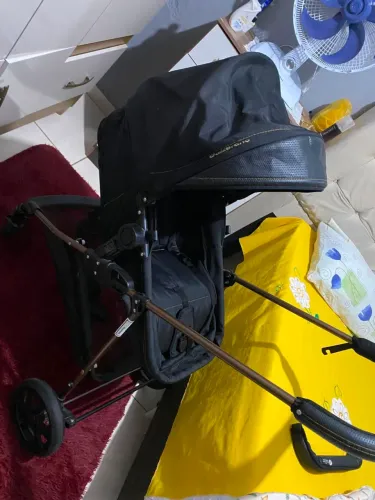 Vendo carrinho de bebê Galzerano novo