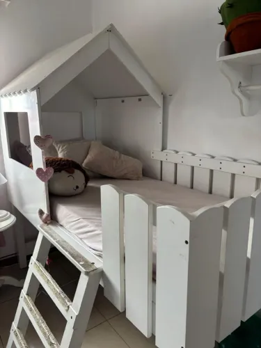 CAMA INFANTIL MARAVILHOSA COM COLCHÃO TOK&STOK SEMINOVA
