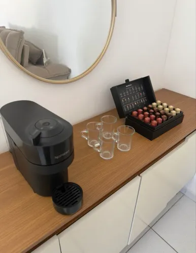 Cafeteira Nespresso Vertuo NOVA tem caixa original
