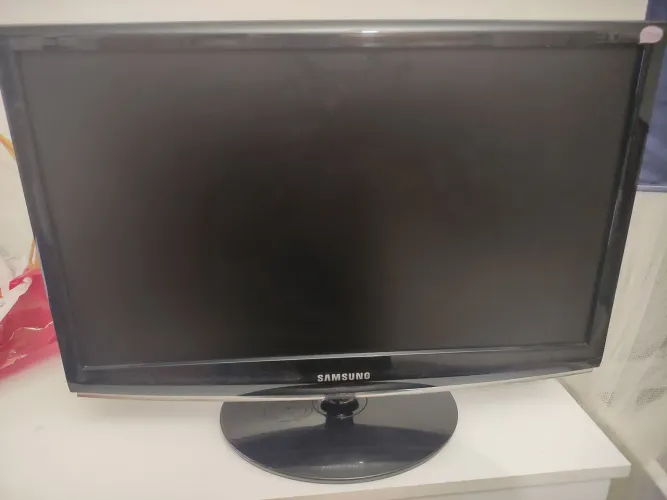 Monitor Samsung 22 polegadas com os cabos entrada VGA e Dvi com.os cabos