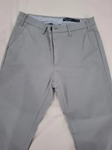 Calça casual slin tamanho 40.