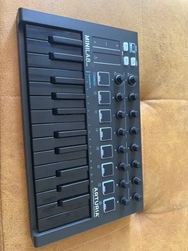 Teclado Controlador Arturia Minilab mkii