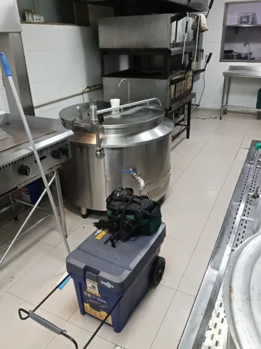 Manutenção em equipamentos para cozinhas industriais.