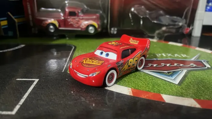 Cars Disney pixar McQueen Faixas brancas