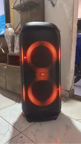 Vendo caixa JBL part Box 710 semi nova