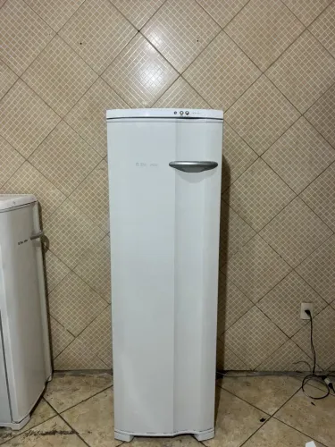 Freezer Eletrolux degelo 350L