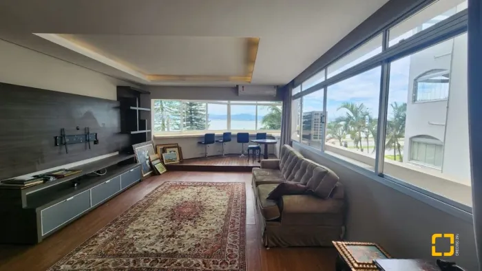 Apartamento de 4 dormitórios na Beira Mar Norte