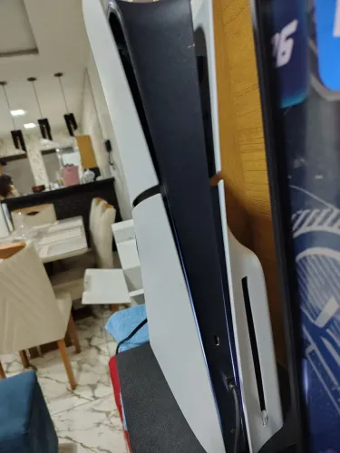 VENDE-SE PS5 MIDIA FÍSICA COM 2 CONTROLES - OPORTUNIDADE ÚNICA