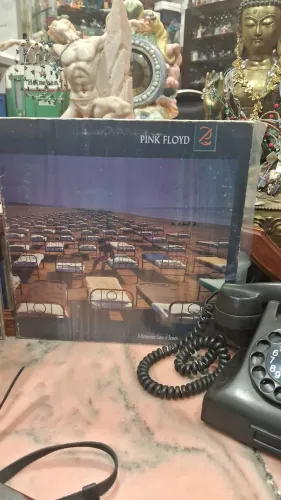 disco de vinil Pink Floyd - A Momentary Lapse Of Reason, lançado em 1987.