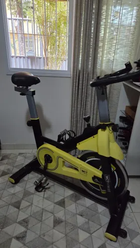 Bicicleta Spinning com Roda de Inércia 8kg (WCT Fitness).
