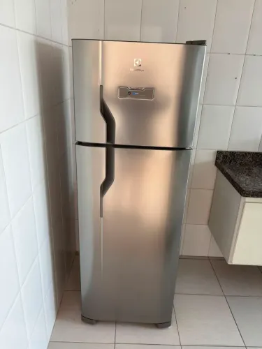 Geladeira Electrolux Frost Free 371L Turbo Congelamento Duplex Cor Inox DFX41