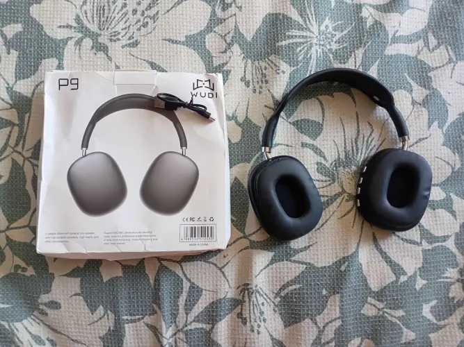 Fone de ouvido sem fio preto