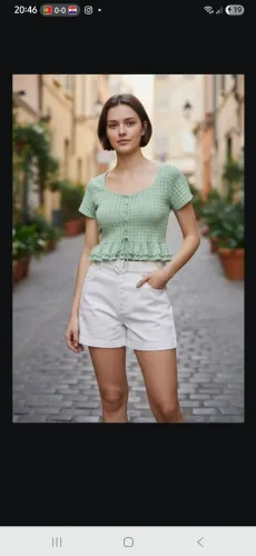 Conjunto blusa verde claro tamanho P e short branco tamanho M