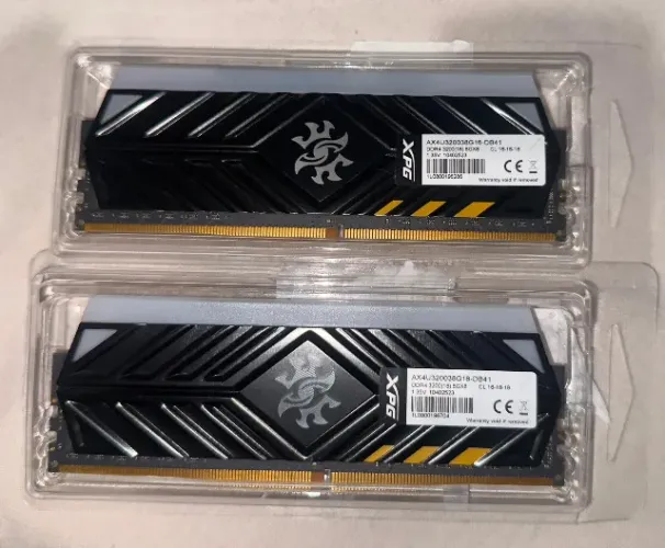 Memória RAM XPG Spectrix D41 TUF Gaming 16GB (2x8GB) DDR4 3200MHz CL16 - Excelente estado