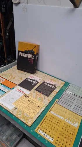 Jogo de tabuleiro estratégia panzerblitz  anos 80 (inglês)