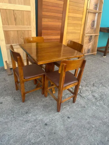 Mesa balneário 80x80 com 4 cadeiras encosto anatômico acento estofado 