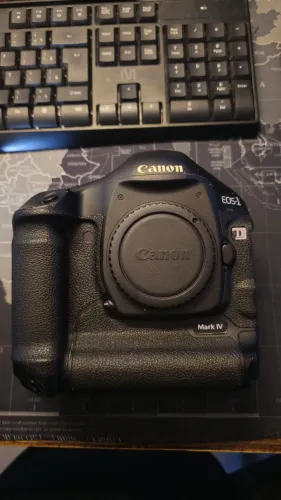 Canon Eos 1D Mark IV + Lente EF 38-76mm f4.5-5.6