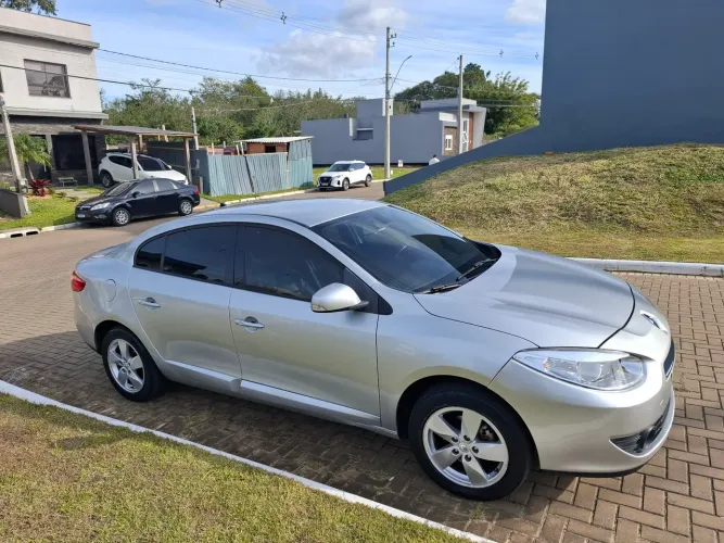 Renault Fluence Sed. Dynamique 2.0 16V Flex Aut. 2012