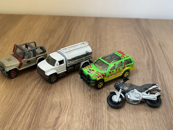 Miniaturas Jurassic Park Matchbox Mattel 2017 Jeep JP18 Explorer 05