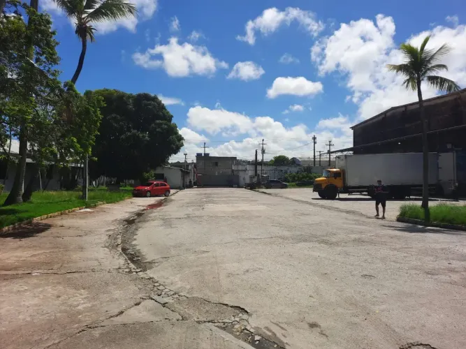 Imóvel para aluguel tem 500 metros quadrados em Ibura - Recife - PE
