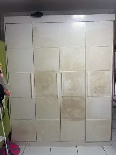 Guarda roupa branco 4 portas