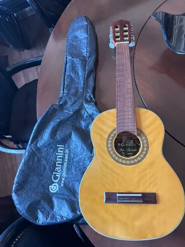 Violão Gianini série estudo .