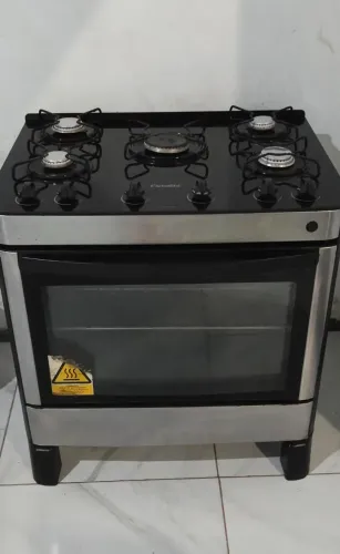 Fogão esmaltec mesa de vidro, funciona às 5 bocas e o forno perfeito 