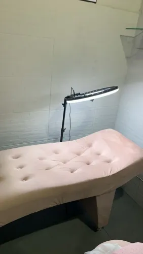 Maca Estética Facial Compacta Extensão de Cílios Cor Bege Oniplast