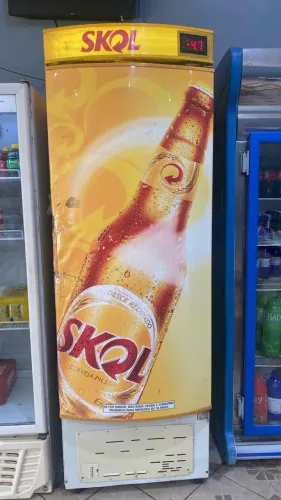 Cervejeira vertical 