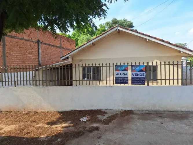 Casa a venda no bairro Centro - Cambira/PR