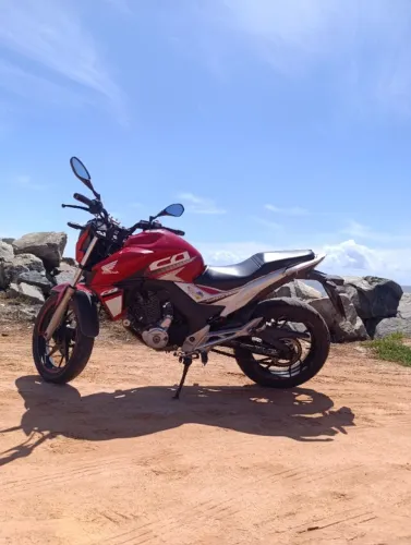 Vendo moto Twister 250.