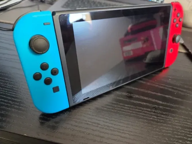 Nintendo Switch na caixa, muito novo, completo + cartão de memoria 128GB e estojo