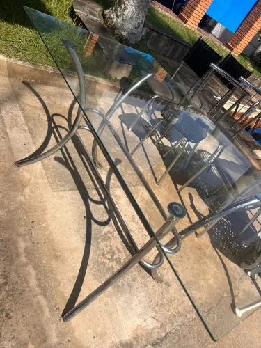 Mesa de vidro com 5 cadeiras - 140cm X 80cm 