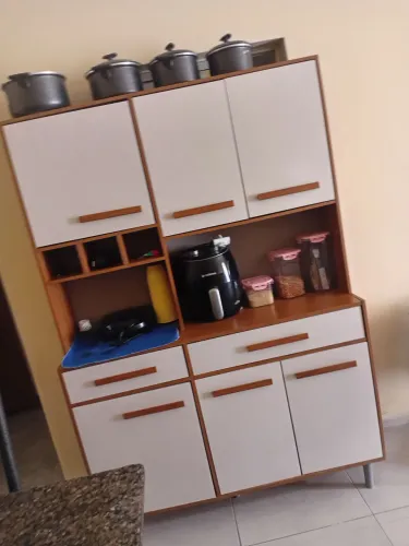 Troco armario semi novo em um maior