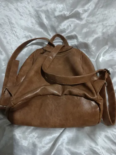 Bochila caramelo em couro P U