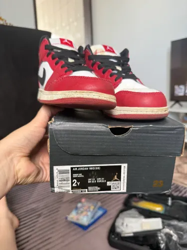 Vendo tênis air Jordan 1 mid 100 reais