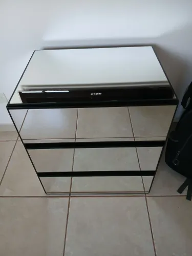 Mesa de Cabeceira Espelhada