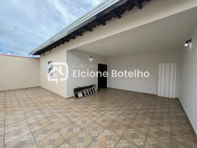 Casa para aluguel, 3 quartos, 1 suíte, 2 vagas, JARDIM PATRICIA - Uberlândia/MG