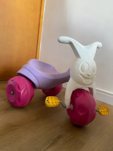 Carrinho de Passeio Triciclo Infantil com Pedal - Bandeirante