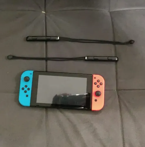 Console Nintendo Switch! Com acessórios extra e Mario Kart!