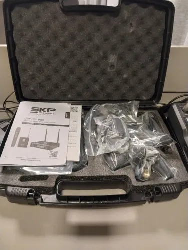 KIT COMPLETO ÁUDIO PROFISSIONAL 2x SKP UHF-700 PRO + Mesa Behringer Xenyx 1002FX