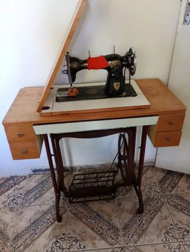 Vendo uma máquina de costura 450 reais