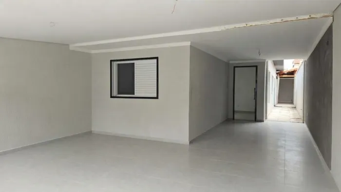 Casa com piscina, bairro Tupi em Praia Grande.