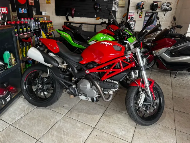 Ducati Monster 796