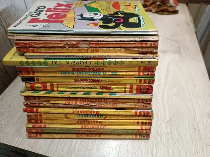 Revista e gibi usado antigo.