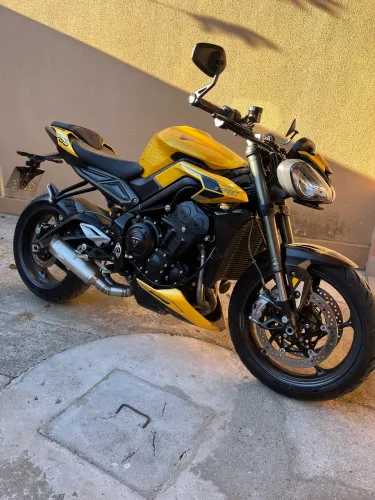 STREET TRIPLE RS 2025