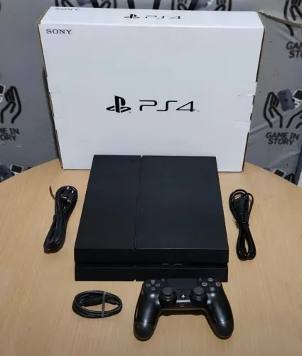 vendo 2 PS4 SEMI NOVOS, 1 PS4 FAT completo, e 1 PS4 SLIM, completo chama